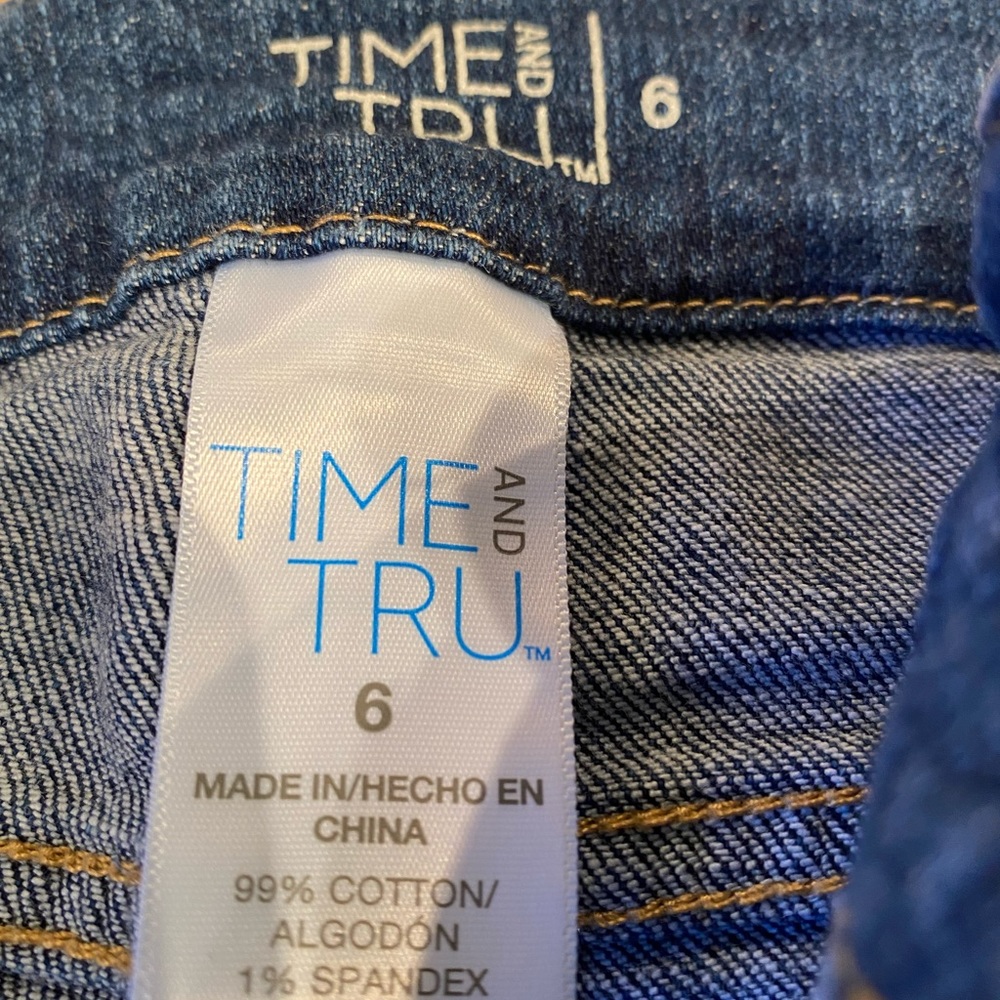 Woman’s denim shorts by Time and Tru. Size 6 - Picture 2 of 3